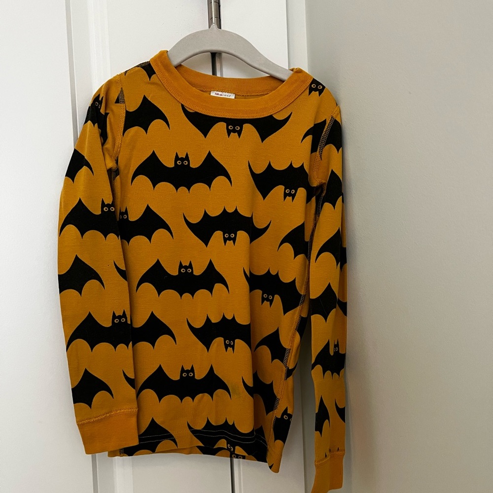 Hanna Andersson Halloween Bat Long Sleeve Pajama set (size: 6-7/120)